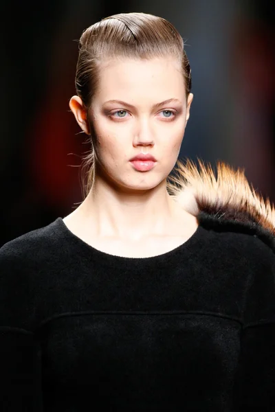 Look 12